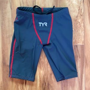 TYR Thresher boys/men jammer tech suit (12U apprvd).Size 24. Like new condition.